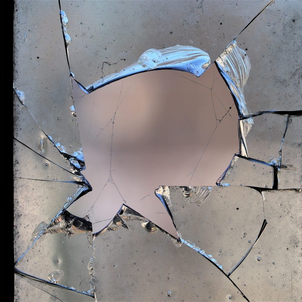 broken-glass-4528224_1920