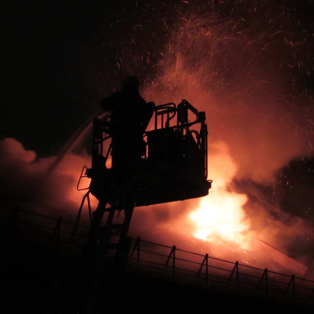firefighter-773618_1920